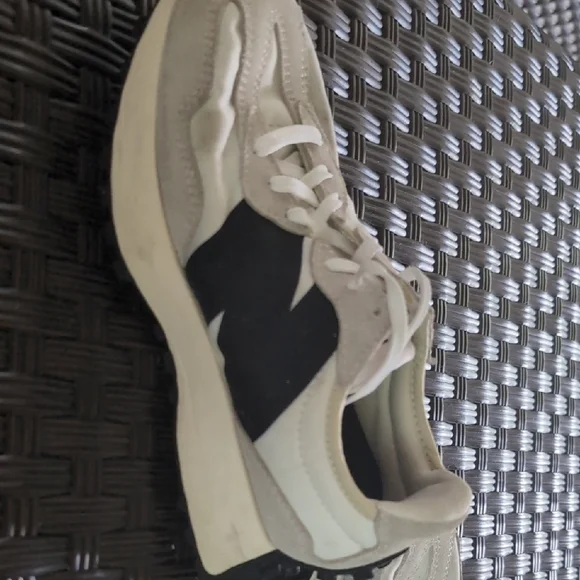 Women's s Black and White New Balance 327 - Picture 3 of 7